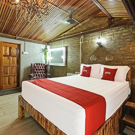 Oyo 90636 Teratak Zakiah Chalet 제란투트 외부 사진