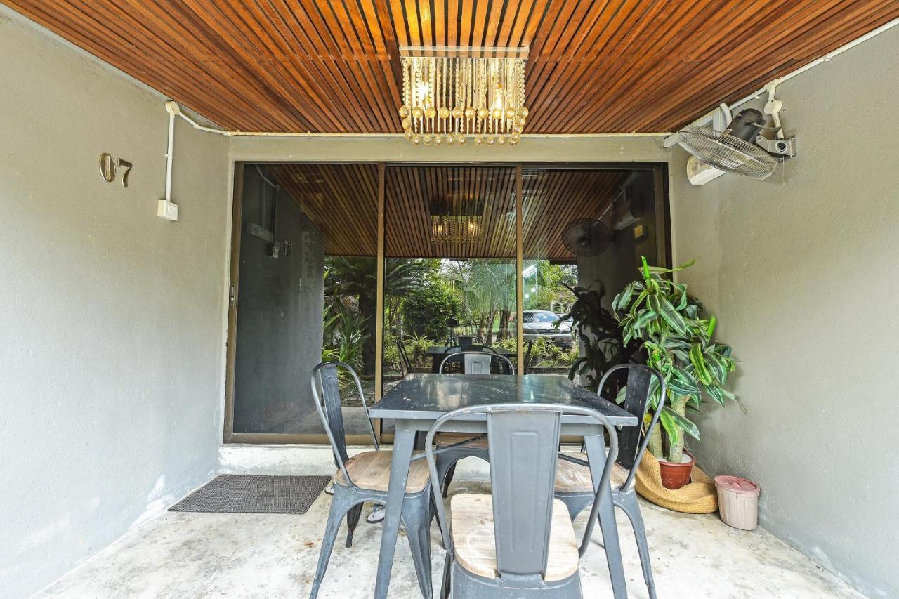 Oyo 90636 Teratak Zakiah Chalet 제란투트 외부 사진