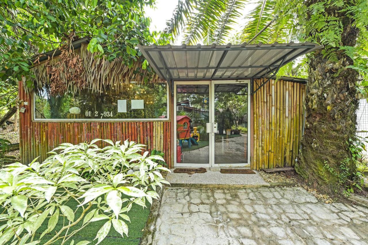 Oyo 90636 Teratak Zakiah Chalet 제란투트 외부 사진