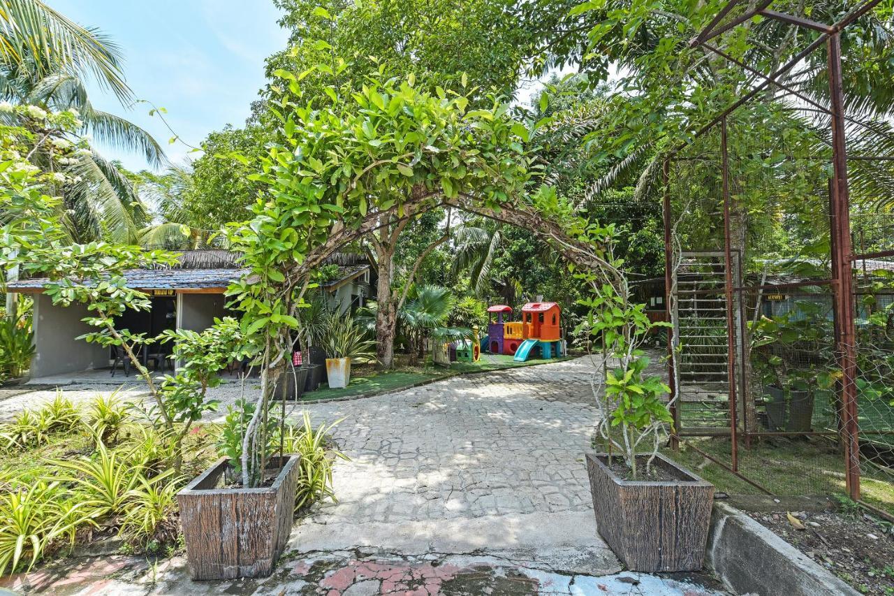 Oyo 90636 Teratak Zakiah Chalet 제란투트 외부 사진