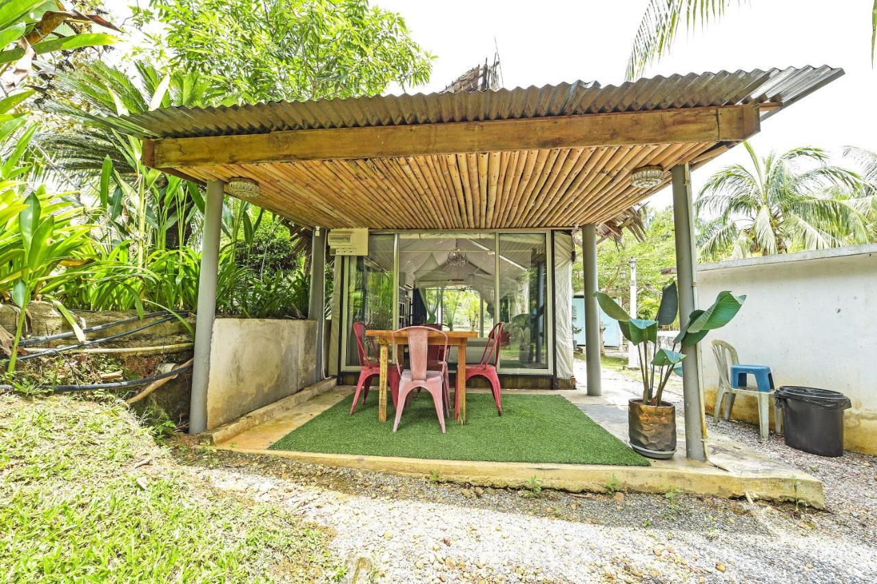 Oyo 90636 Teratak Zakiah Chalet 제란투트 외부 사진