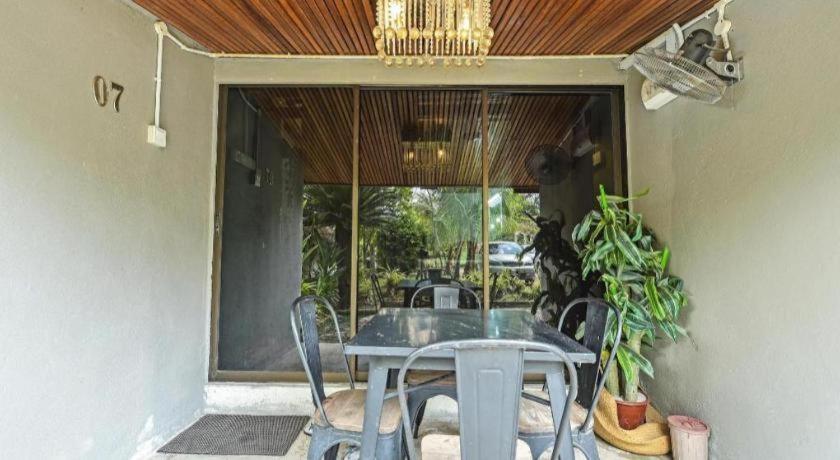 Oyo 90636 Teratak Zakiah Chalet 제란투트 외부 사진
