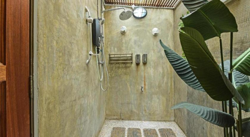 Oyo 90636 Teratak Zakiah Chalet 제란투트 외부 사진